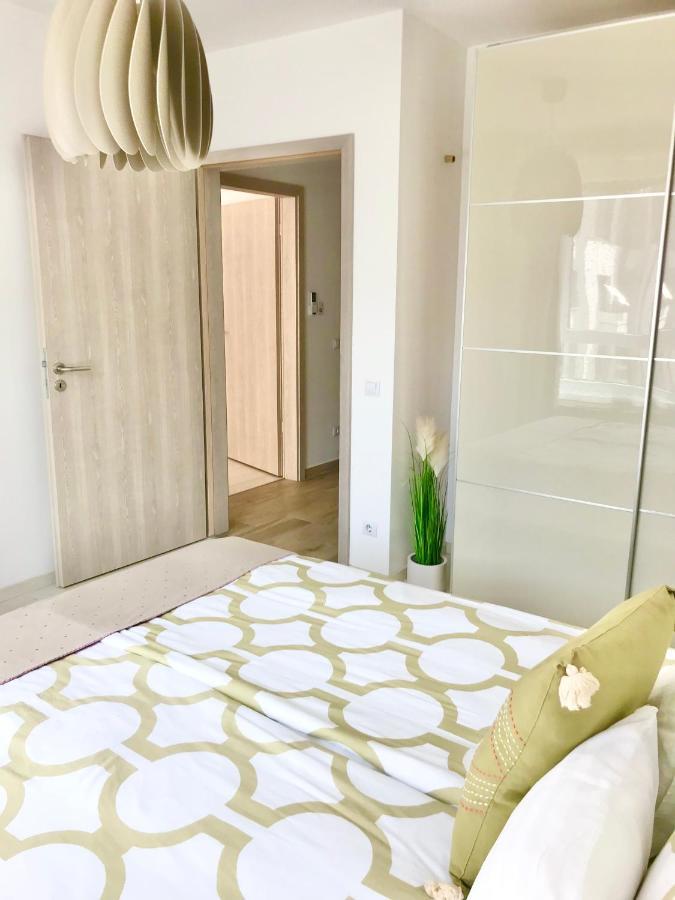 Elizabeth Garden Premium Apartment Kecskemet Luaran gambar